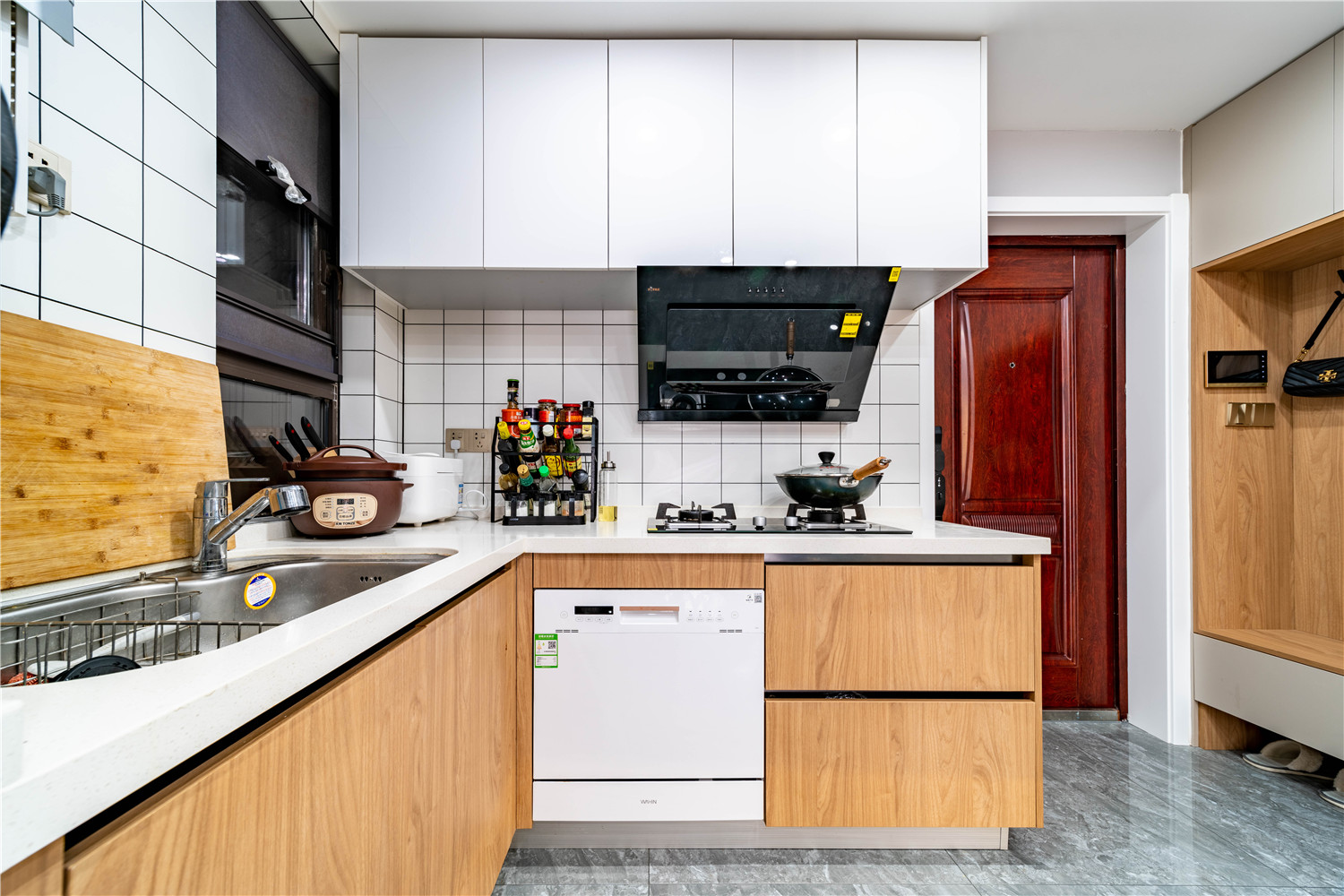 武漢裝修,中城悅城,原木極簡,室內(nèi)設(shè)計