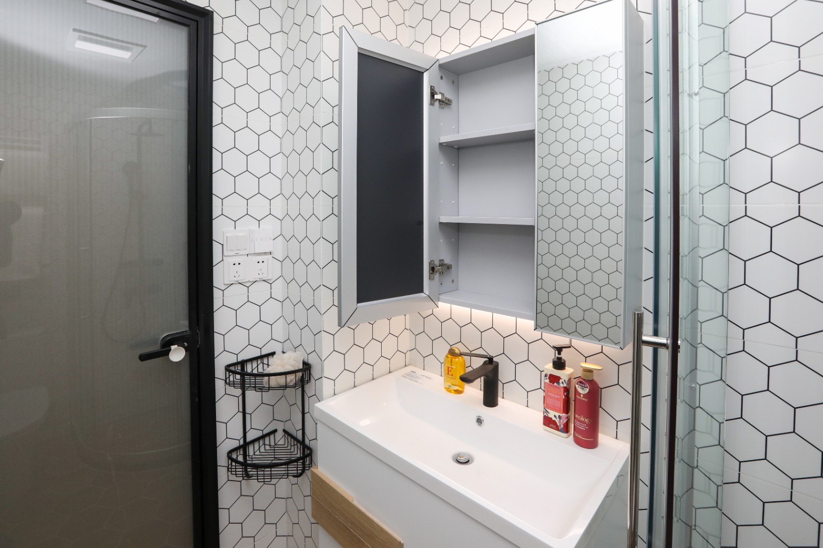 031051520954.jpg 衛(wèi)生間3.jpg